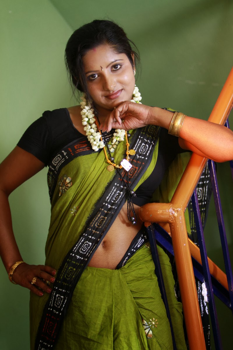 Malayalam Actress Aunty Nave In Saree Below Navel Malayalam Actress